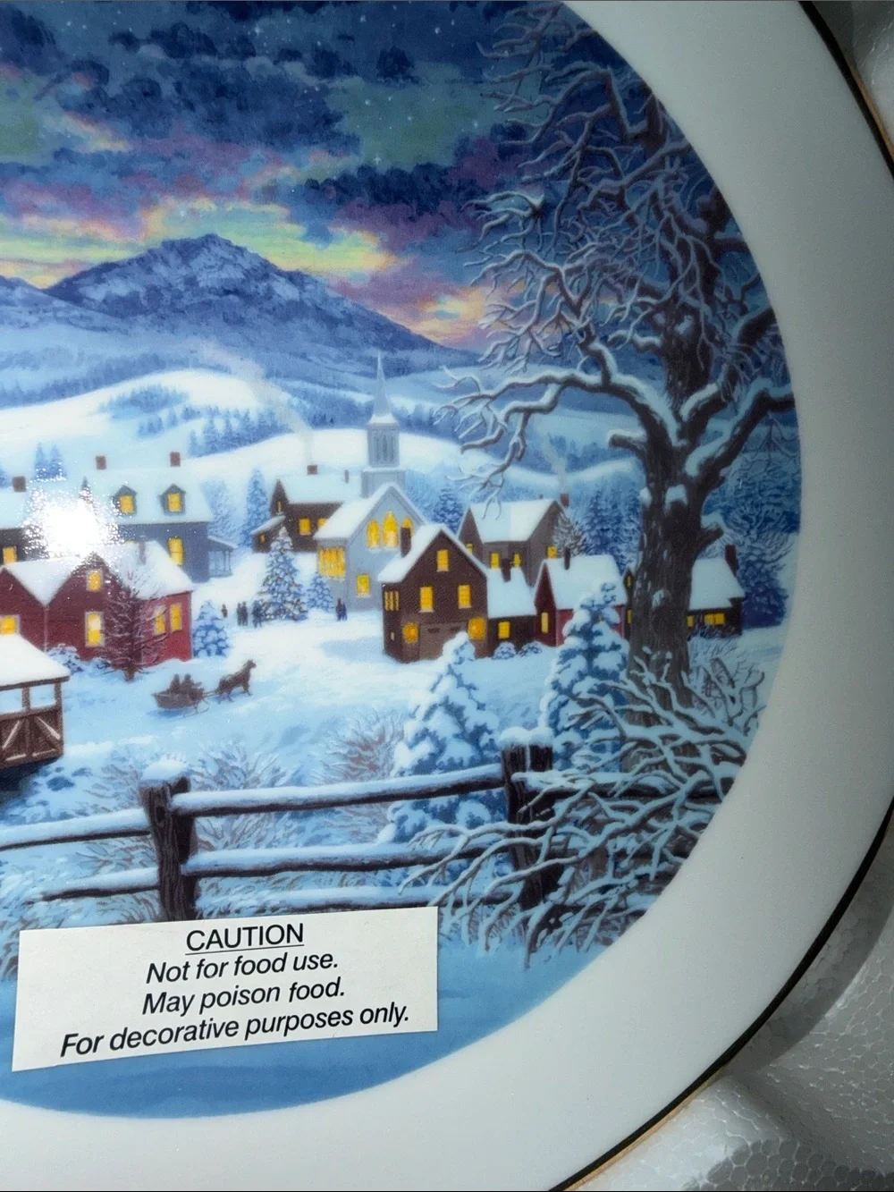 Avon 2002 Decorative Collector Plate - with 22K gold rim. Winter Village